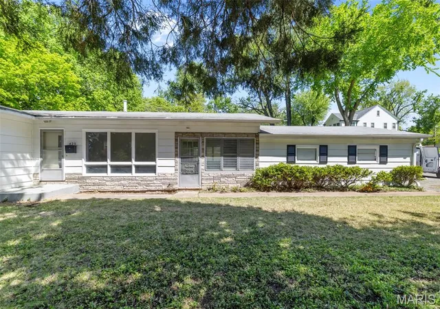 Homes for sale in Saint Louis, MO | 425 Powell Ave, Saint Louis, MO 63135 | MLS# MIS26025137