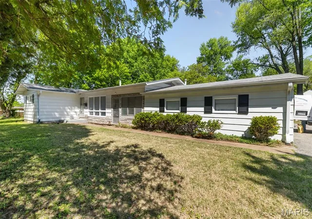 Homes for sale in Saint Louis, MO | 425 Powell Ave, Saint Louis, MO 63135 | MLS# MIS26025137