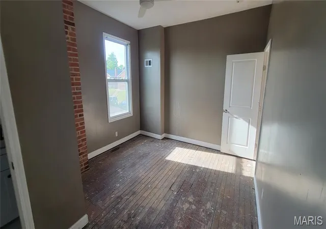 15th image of 3712 Phillips Pl, Saint Louis, MO 63116 | MLS# MIS26025139
