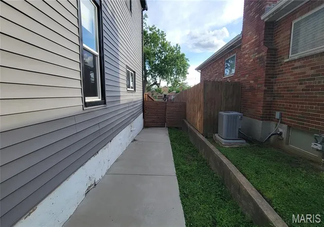 4th image of 3712 Phillips Pl, Saint Louis, MO 63116 | MLS# MIS26025139