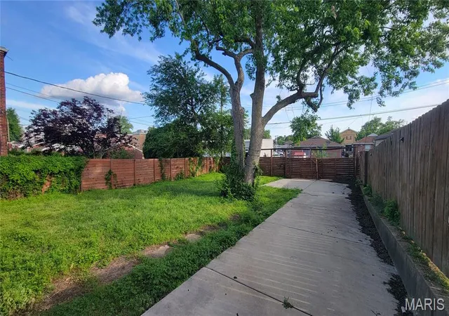 5th image of 3712 Phillips Pl, Saint Louis, MO 63116 | MLS# MIS26025139