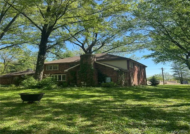 Photo 4 of Sale Pending at 2055 N Ballas Rd, Saint Louis, MO 63131 | MLS# MIS26025143 | Listing updated on 2026-09-21