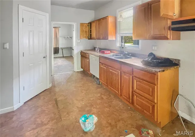 Homes for sale in Collinsville, IL | 801 Strong Ave, Collinsville, IL 62234 | MLS# MIS26025177