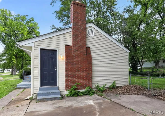 Homes for sale in Saint Louis, MO | 6814 Frostview Ln, Saint Louis, MO 63134 | MLS# MIS26025183