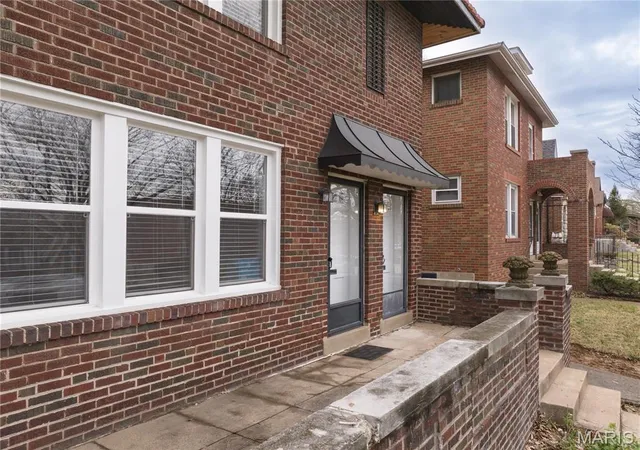 Photo 4 of Sale Pending at 1173 Moorlands Dr, Saint Louis, MO 63117 | MLS# MIS26025252 | Listing updated on 2026-08-07