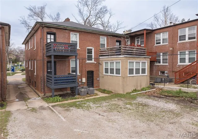 Photo 3 of Multi family home for sale at 1274 Hawthorne Pl, Saint Louis, MO 63117 | MLS# MIS26025265 | Listing updated on 2026-04-24