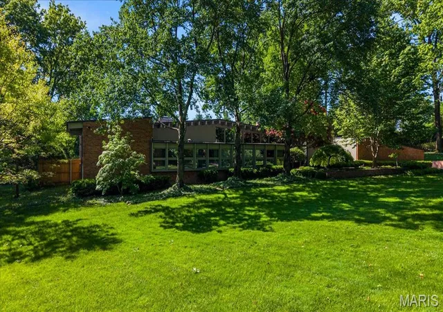 2nd image of 50 Creekwood Ln, Saint Louis, MO 63124 | MLS# MIS26025310