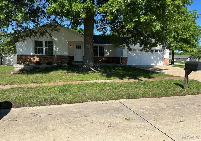 Homes for sale in Fenton, MO | 763 Wagon Ridge Dr, Fenton, MO 63026 | MLS# MIS26025352