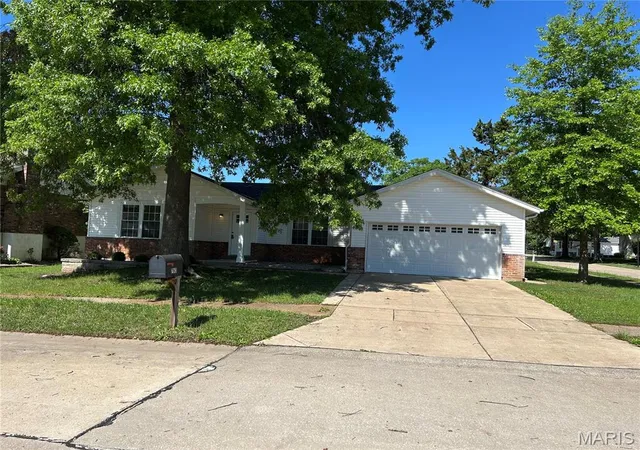 Homes for sale in Fenton, MO | 763 Wagon Ridge Dr, Fenton, MO 63026 | MLS# MIS26025352