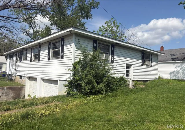 Homes for sale in Salem, MO | 307 W 7Th St, Salem, MO 65560 | MLS# MIS26025391