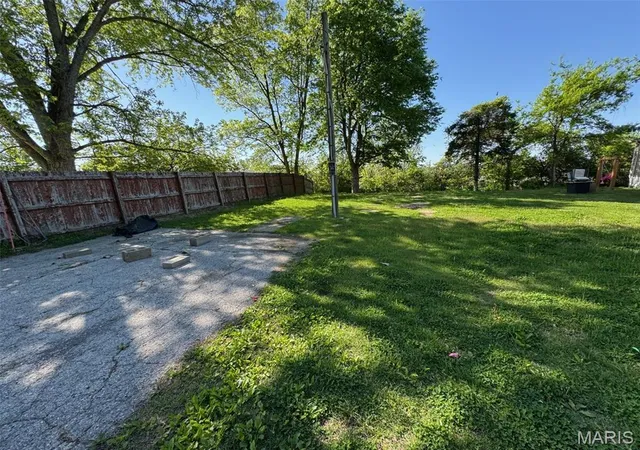 Homes for sale in Pevely, MO | 1702 Willow Dr, Pevely, MO 63070 | MLS# MIS26025456