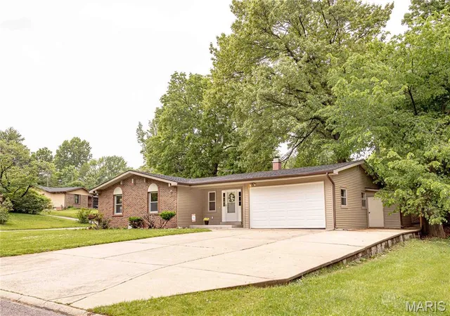 2nd image of 415 Montbrook Dr, O Fallon, MO 63366 | MLS# MIS26025510