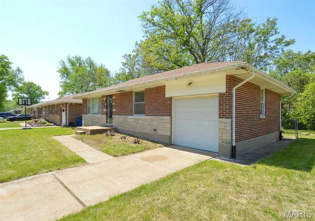 Homes for sale in Ferguson, MO | 247 Royce Dr, Ferguson, MO 63135 | MLS# MIS26025520