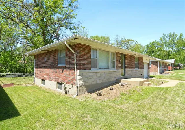 Homes for sale in Ferguson, MO | 247 Royce Dr, Ferguson, MO 63135 | MLS# MIS26025520