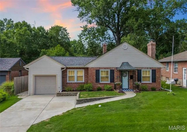 Photo 1 of Sale Pending at 986 Glenbrook Ave, Saint Louis, MO 63122 | MLS# MIS26025521 | Listing updated on 2026-08-31