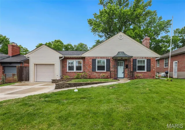 Homes for sale in Glendale, MO | 986 Glenbrook Ave, Glendale, MO 63122 | MLS# MIS26025521
