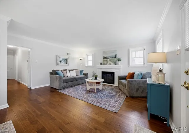 Photo 3 of Sale Pending at 986 Glenbrook Ave, Saint Louis, MO 63122 | MLS# MIS26025521 | Listing updated on 2026-08-31