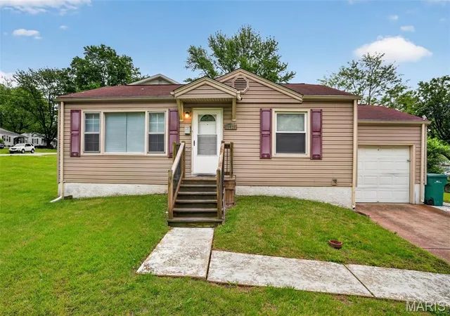 Homes for sale in Saint Louis, MO | 10428 Ashbrook Dr, Saint Louis, MO 63137 | MLS# MIS26025544