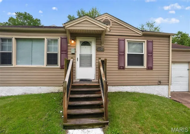 Homes for sale in Saint Louis, MO | 10428 Ashbrook Dr, Saint Louis, MO 63137 | MLS# MIS26025544