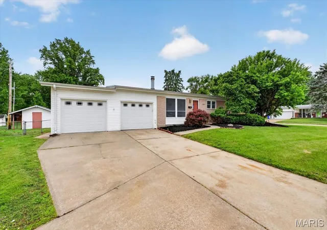 2nd image of 14 Olvera Cir, Florissant, MO 63031 | MLS# MIS26025590