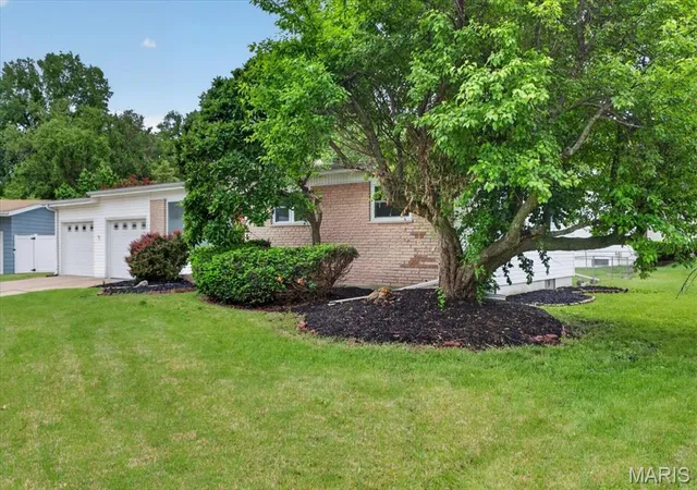 3rd image of 14 Olvera Cir, Florissant, MO 63031 | MLS# MIS26025590