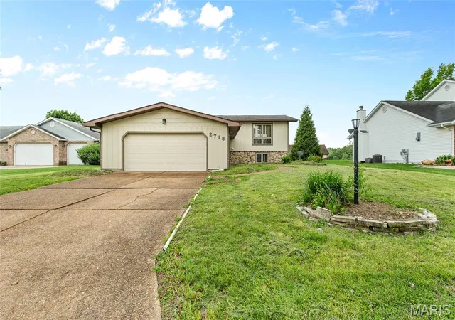 Homes for sale in Alton, IL | 2718 Bryden, Alton, IL 62002 | MLS# MIS26025604
