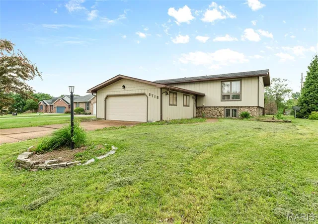 Homes for sale in Alton, IL | 2718 Bryden, Alton, IL 62002 | MLS# MIS26025604