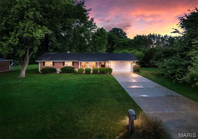 Photo 1 of Sale Pending at 10050 Kalinda Ln, St Louis, MO 63128 | MLS# MIS26025658 | Listing updated on 2026-09-23