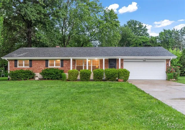 Photo 2 of Sale Pending at 10050 Kalinda Ln, St Louis, MO 63128 | MLS# MIS26025658 | Listing updated on 2026-09-23