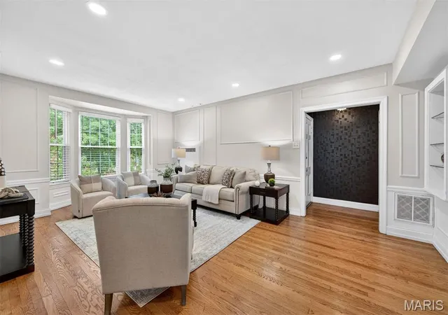 Photo 3 of Condo for sale at 7520 Oxford Dr #2W, Clayton, MO 63105 | MLS# MIS26025686 | Listing updated on 2026-09-21