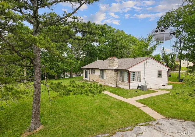 Photo 2 of Single family home for sale at 145 Well Dr, Herculaneum, MO 63048 | MLS# MIS26025772 | Listing updated on 2026-08-18