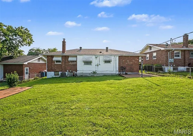 Homes for sale in Ferguson, MO | 5125 Wallingford Dr, Ferguson, MO 63121 | MLS# MIS26025774