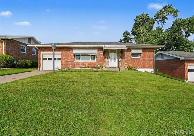 Homes for sale in Ferguson, MO | 5125 Wallingford Dr, Ferguson, MO 63121 | MLS# MIS26025774