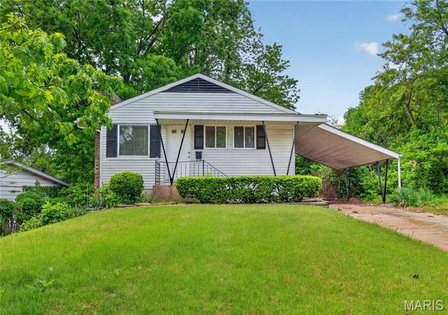 2nd image of 10247 Valley Dr, St Louis, MO 63137 | MLS# MIS26025839