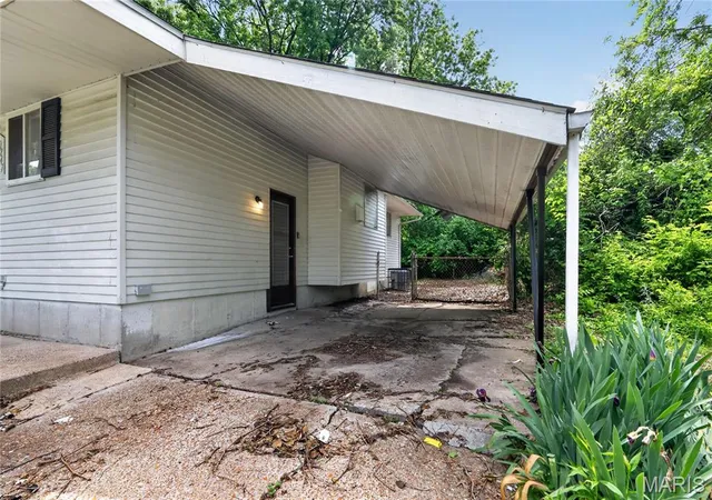 5th image of 10247 Valley Dr, St Louis, MO 63137 | MLS# MIS26025839
