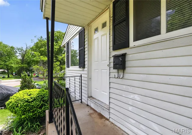 Photo 3 of Single family home for sale at 10247 Valley Dr, Saint Louis, MO 63137 | MLS# MIS26025839 | Listing updated on 2026-08-25