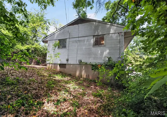 Photo 4 of Single family home for sale at 10247 Valley Dr, Saint Louis, MO 63137 | MLS# MIS26025839 | Listing updated on 2026-08-25