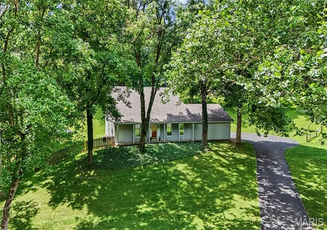3rd image of 4120 Charbonier Rd, Florissant, MO 63031 | MLS# MIS26025848