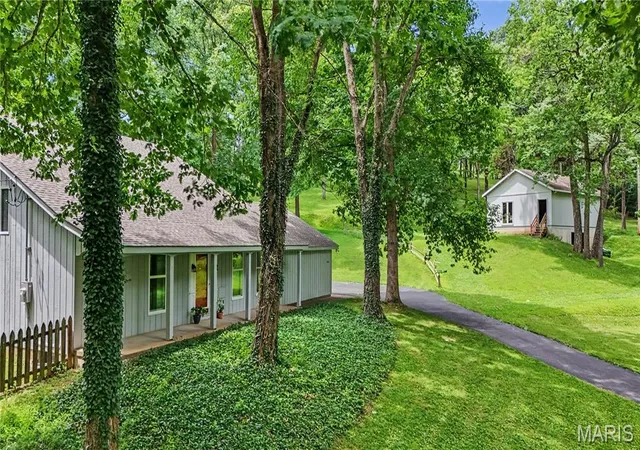 4th image of 4120 Charbonier Rd, Florissant, MO 63031 | MLS# MIS26025848