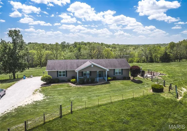 Homes for sale in Saint Clair, MO | 1560 Hinson Ln, Saint Clair, MO 63077 | MLS# MIS26025941