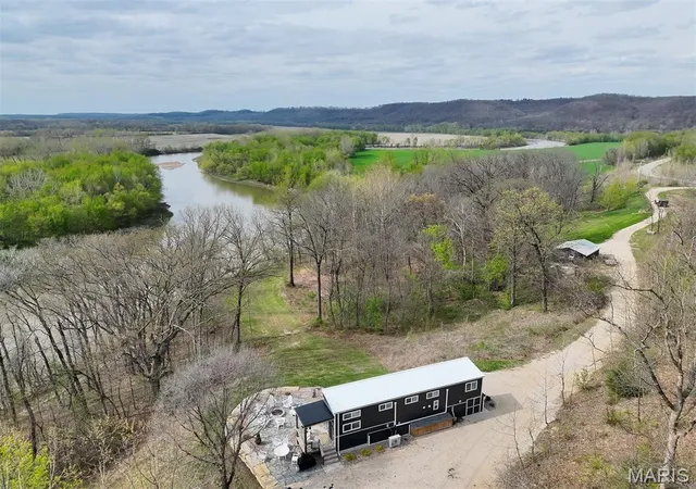 Homes for sale in Louisiana, MO | 4078 Hwy 79, Louisiana, MO 63353 | MLS# MIS26025971