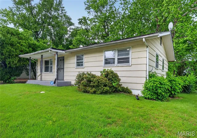 image of 236 Forestwood Dr, Saint Louis, MO 63135 | MLS# MIS26026026