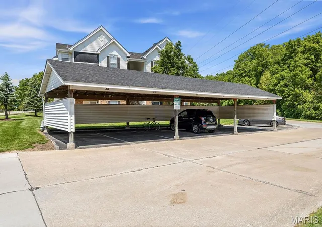 2nd image of 480 Benton Dr, St Peters, MO 63376