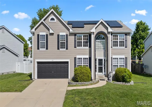 Photo 1 of Single family home for sale at 923 Holliday Dr, Fairview Heights, IL 62208 | MLS# MIS26026162 | Listing updated on 2026-09-03
