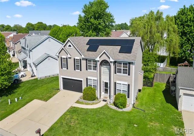 Photo 2 of Single family home for sale at 923 Holliday Dr, Fairview Heights, IL 62208 | MLS# MIS26026162 | Listing updated on 2026-09-03