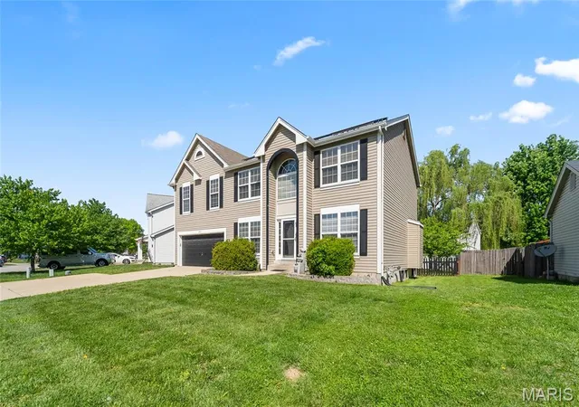 Photo 3 of Single family home for sale at 923 Holliday Dr, Fairview Heights, IL 62208 | MLS# MIS26026162 | Listing updated on 2026-09-03