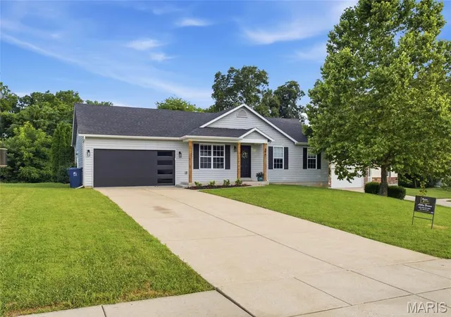 Homes for sale in Wentzville, MO | 404 Pearl Creek Dr, Wentzville, MO 63385 | MLS# MIS26026265