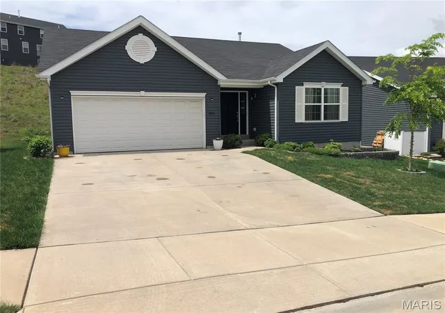Photo 1 of Single family home for sale at 805 Valley Pine Dr, Fenton, MO 63026 | MLS# MIS26026287 | Listing updated on 2026-09-13