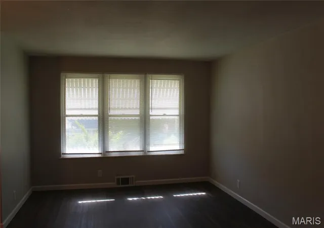 Photo 3 of Single family home for sale at 4209 Beachwood Ave, Saint Louis, MO 63121 | MLS# MIS26026299 | Listing updated on 2026-10-09