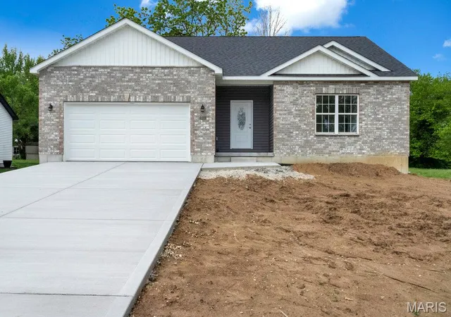 Photo 1 of Single family home for sale at 405 N 2nd St, New Florence, MO 63363 | MLS# MIS26026316 | Listing updated on 2026-07-28